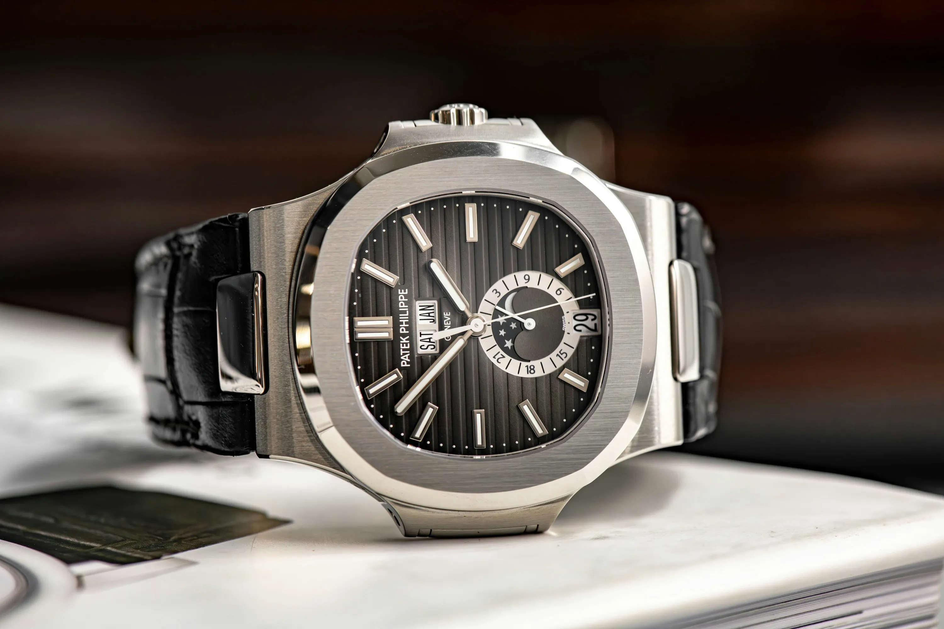 Patek Philippe Nautilus 5726A 40.5mm Stainless steel Grey 4