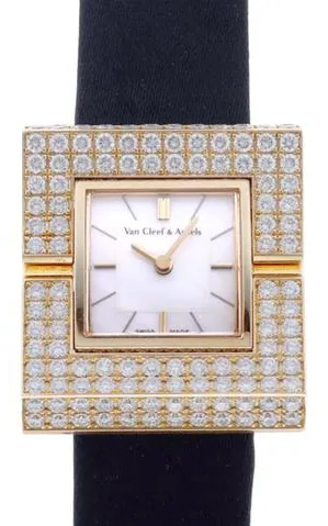 Van Cleef & Arpels 145205 28mm Yellow gold White