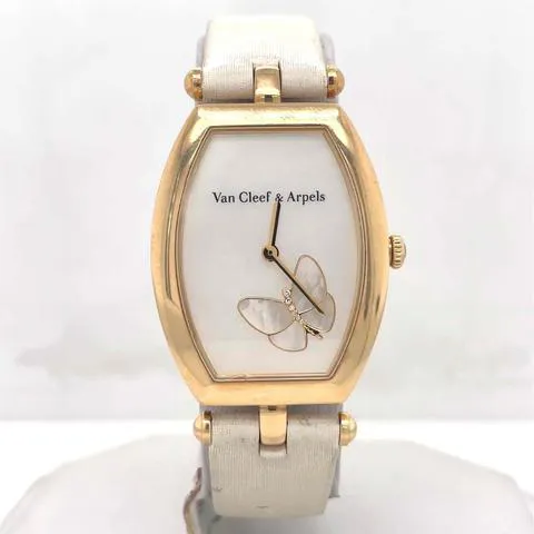 Van Cleef & Arpels HH13180 26mm Yellow gold Mother-of-pearl