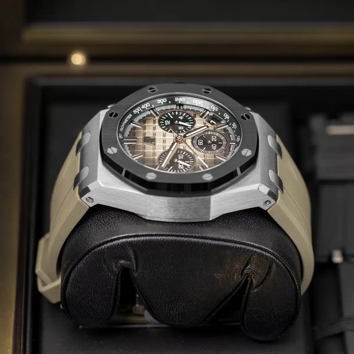 Audemars Piguet Royal Oak Offshore 26420SO.OO.A600CA.01 43mm Stainless steel Brown 2