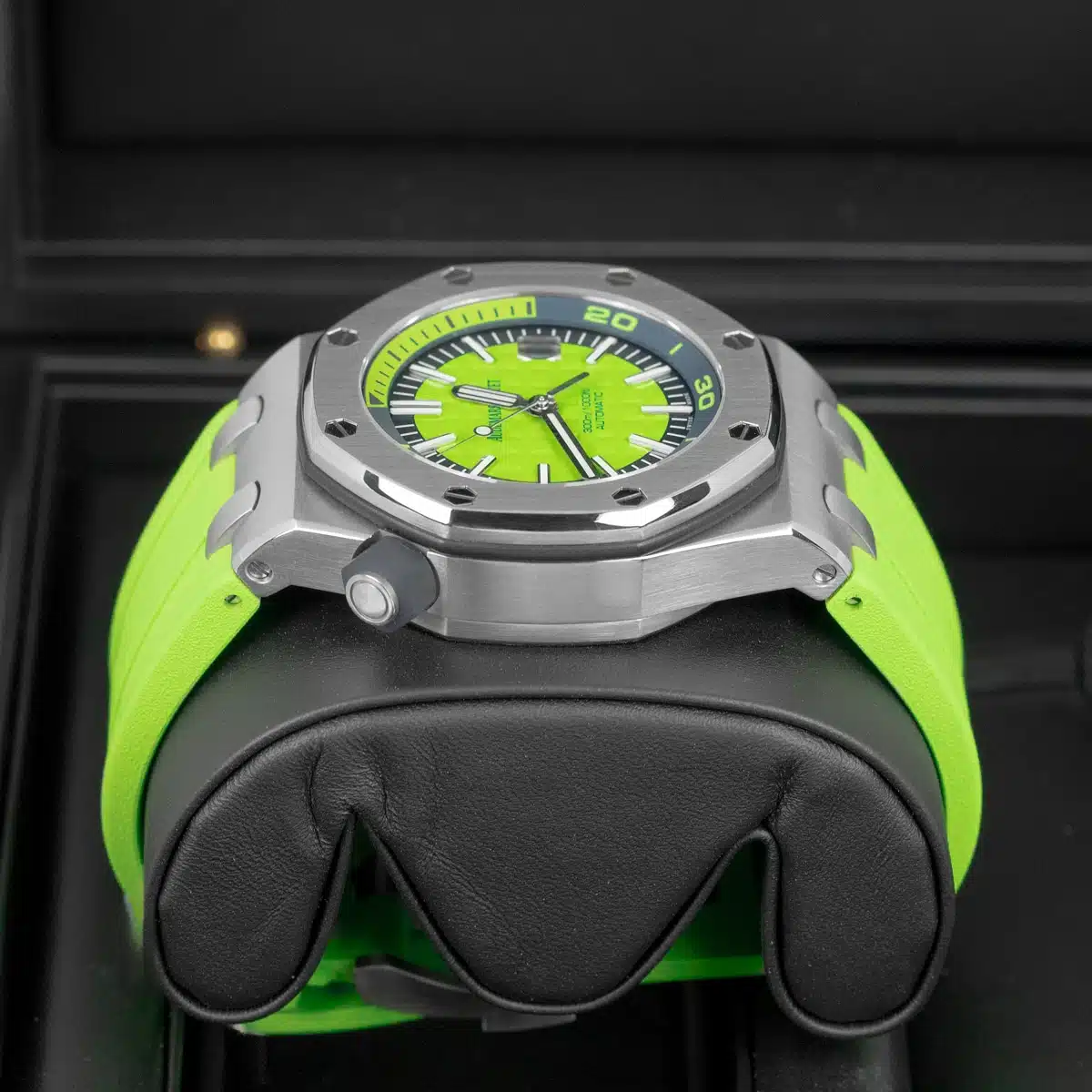 Audemars Piguet Royal Oak Offshore Diver 15710ST.OO.A038CA.01 Stainless steel Green 2