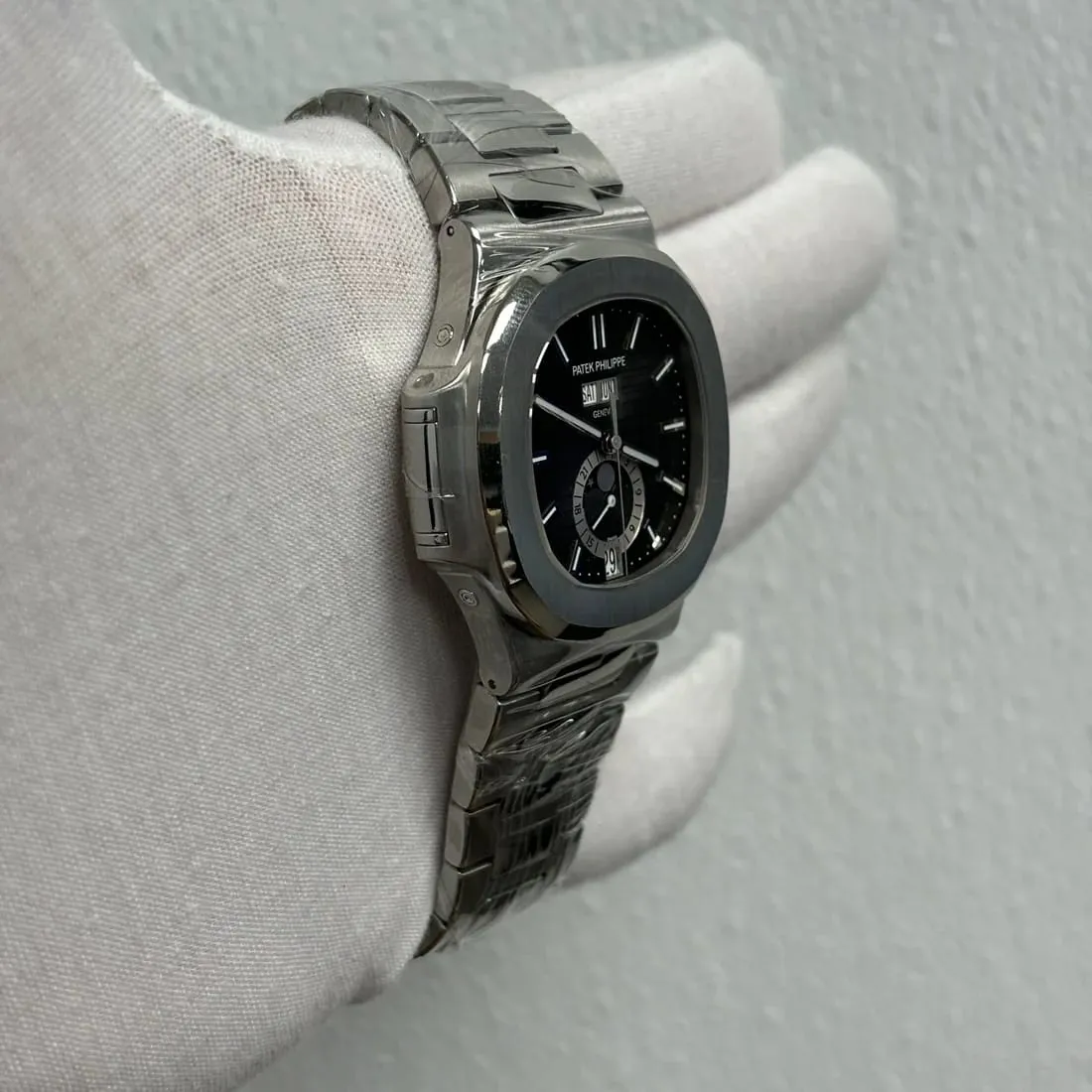 Patek Philippe Nautilus 5726/1A-001 40.5mm Stainless steel Black 2