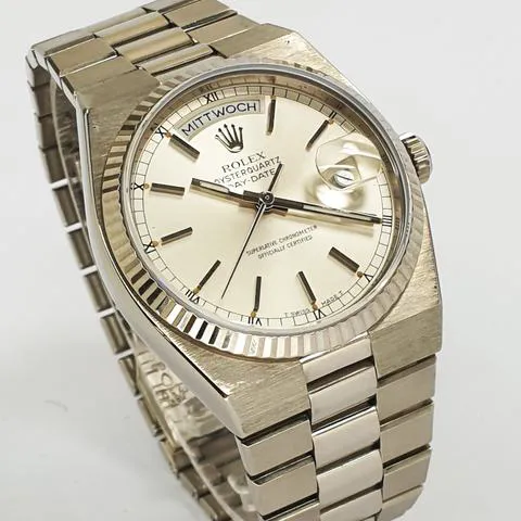 Rolex Day-Date Oysterquartz 19019 36mm White gold Silver