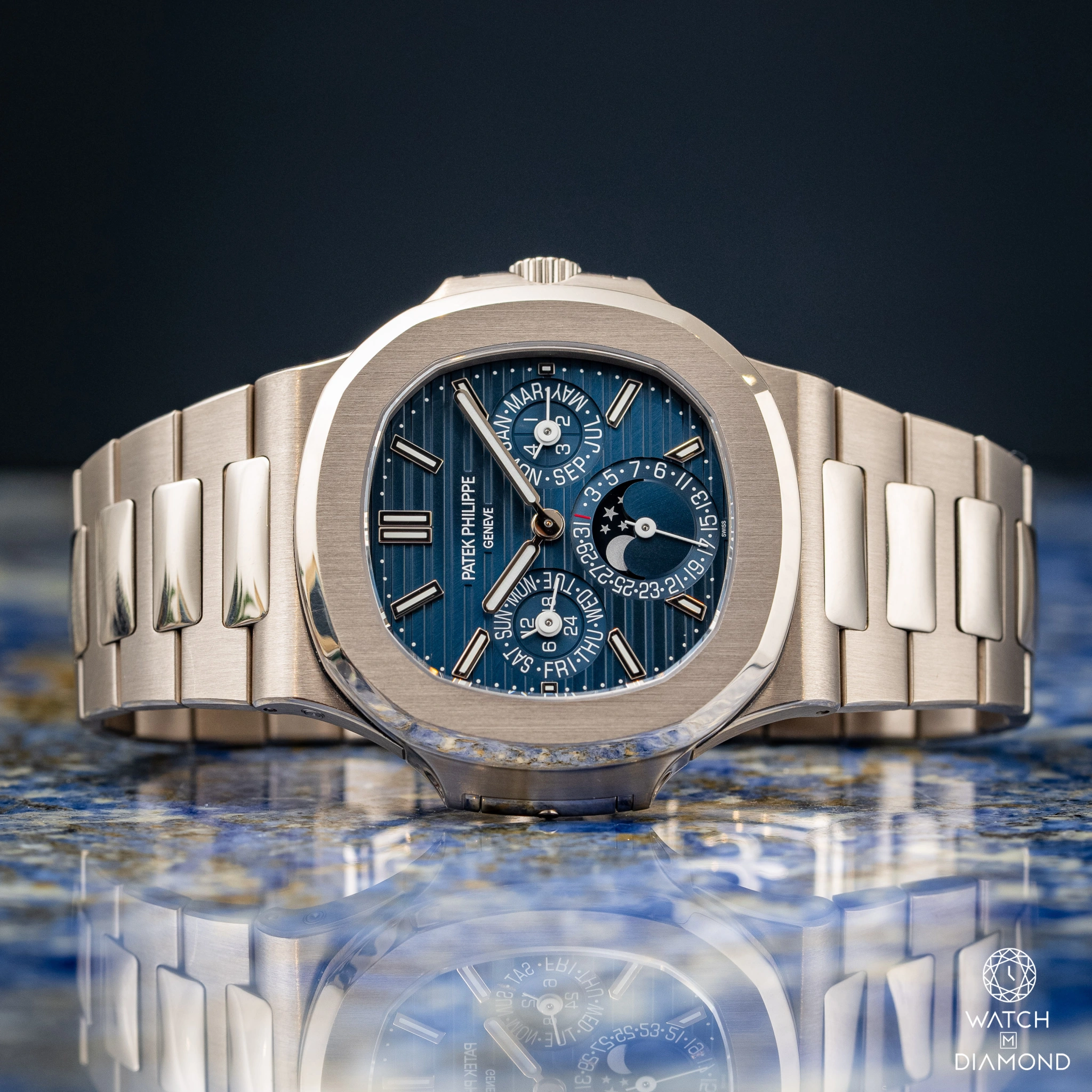 Patek Philippe Nautilus 5740/1G 40mm Oro bianco blu