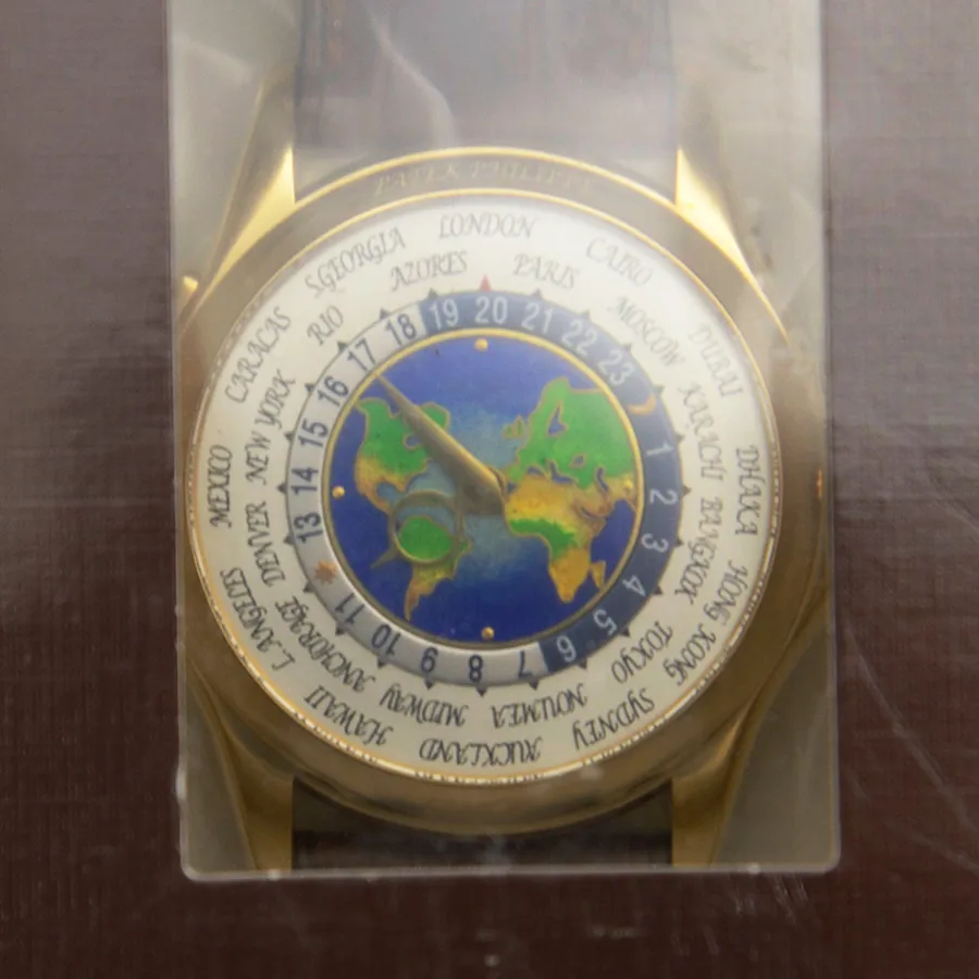 Patek Philippe World Time 5131J-001 40mm Yellow gold White