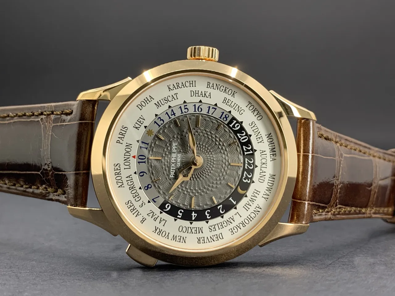 Patek Philippe World Time 5230R-014 38.5mm Rose gold White and Gray