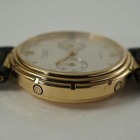 Van Cleef & Arpels 36mm Yellow gold Cream 1