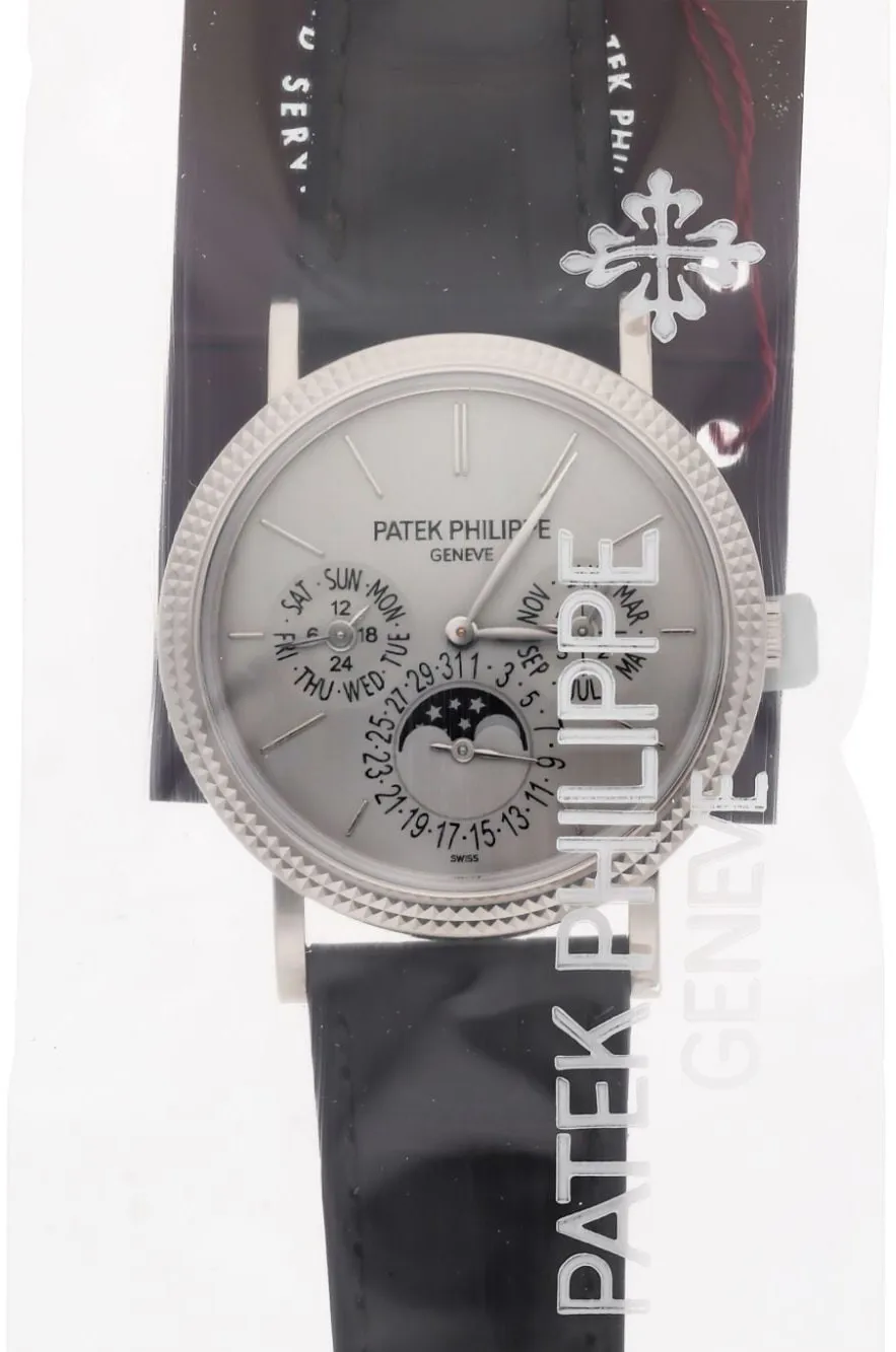 Patek Philippe Perpetual Calendar 5139G-001 38mm White gold Gray