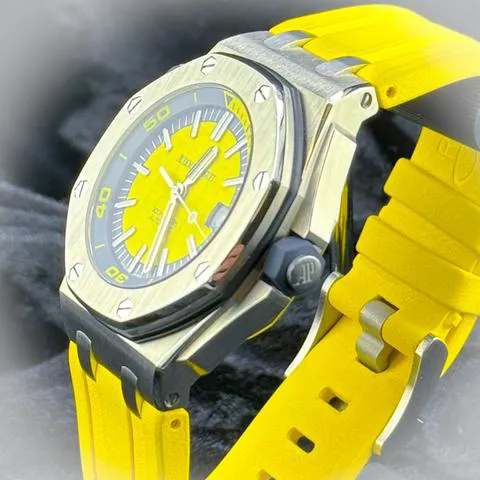 Audemars Piguet Royal Oak Offshore Diver 15710ST.OO.A051CA.01 42mm Stainless steel Yellow 3