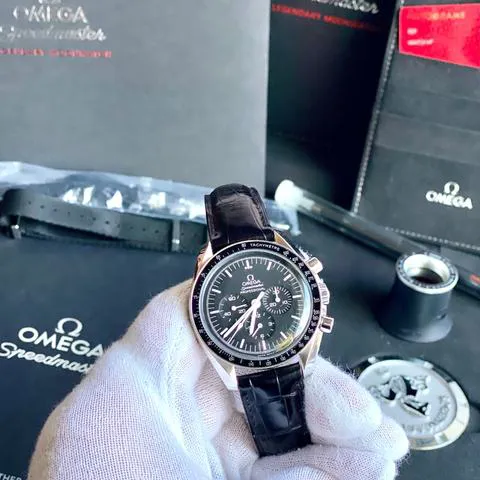 Omega Speedmaster Moon watch 311.33.42.30.01.001 42mm Steel Black