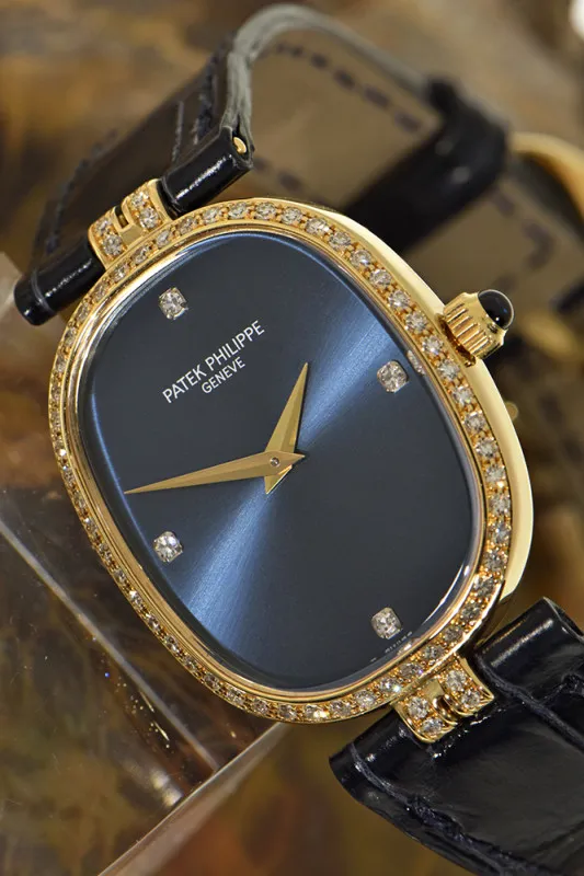 Patek Philippe Ellipse 4882 23mm Yellow gold Gold 2