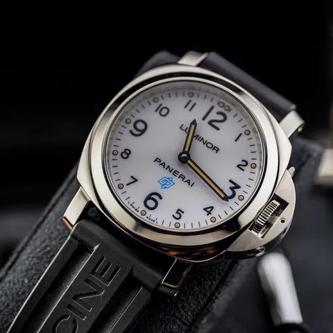 Panerai Luminor PAM 00775 44mm Stainless steel White 15