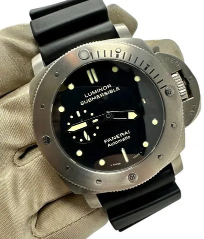 Panerai Submersible PAM 00305 47mm Titanium Black 8