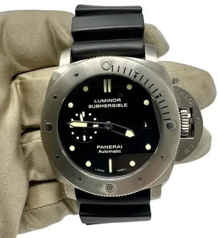 Panerai Submersible PAM 00305 47mm Titanium Black 9