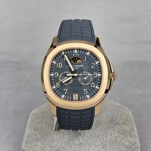 Patek Philippe Aquanaut 5261R-001 40mm Rose gold Blue