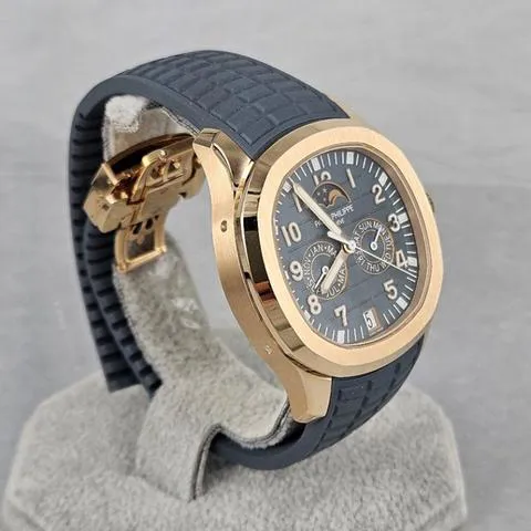 Patek Philippe Aquanaut 5261R-001 40mm Rose gold Blue 1