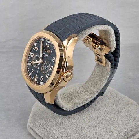 Patek Philippe Aquanaut 5261R-001 40mm Rose gold Blue 2