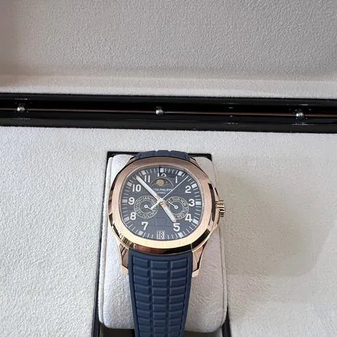 Patek Philippe Aquanaut 5261R-001 40mm Rose gold Blue 7