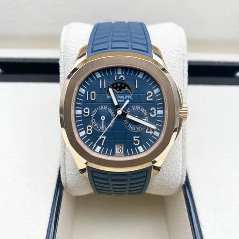 Patek Philippe Aquanaut 5261R-001 40mm Rose gold Blue