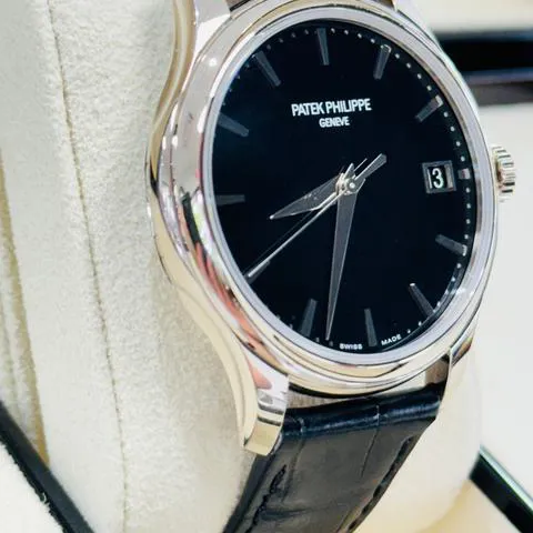 Patek Philippe Calatrava 5227G-010 39mm White gold Black