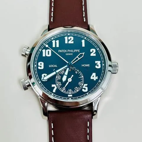 Patek Philippe Calatrava Pilot Travel Time 5524G-001 42mm White gold Blue