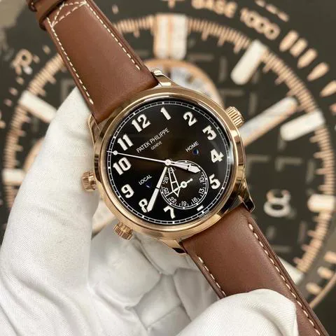 Patek Philippe Calatrava 5524R-001 42mm Rose gold Brown