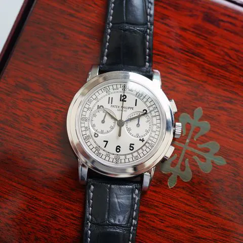 Patek Philippe Chronograph 5070G-001 42mm White gold Silver