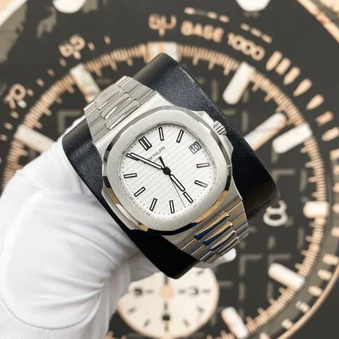 Patek Philippe Nautilus 5711/1A-011 40mm Stainless steel White