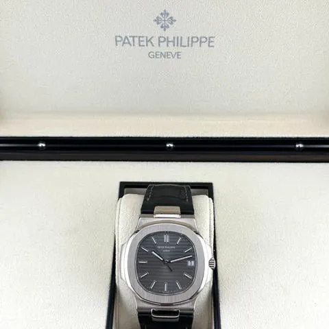 Patek Philippe Nautilus 5711G-001 40mm White gold Gray 1