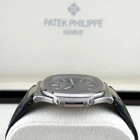 Patek Philippe Nautilus 5711G-001 40mm White gold Gray 4