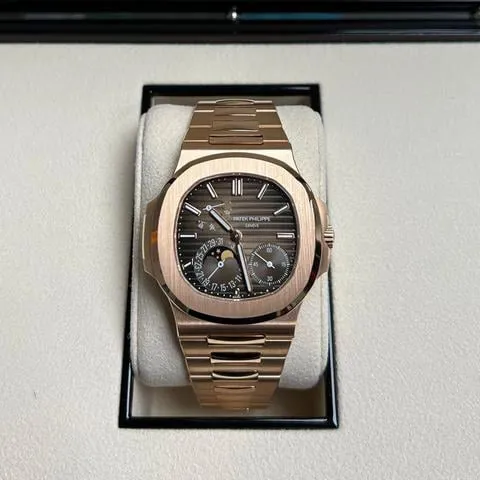 Patek Philippe Nautilus 5712/1R-001 40mm Rose gold Brown