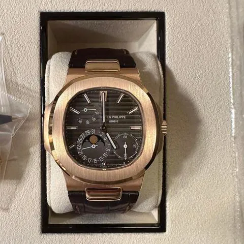 Patek Philippe Nautilus 5712R-001 40mm Rose gold Brown