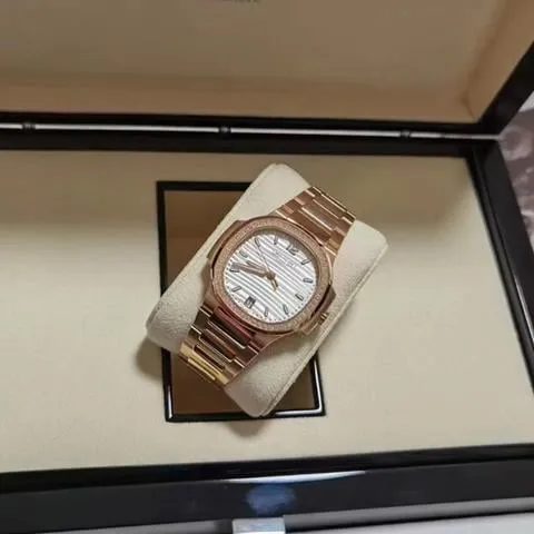 Patek Philippe Nautilus 7118/1200R-001 35mm Rose gold White