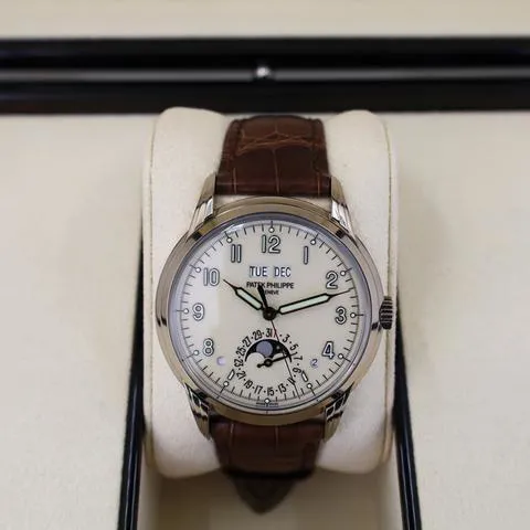 Patek Philippe Perpetual Calendar 5320G-001 40mm White gold Beige