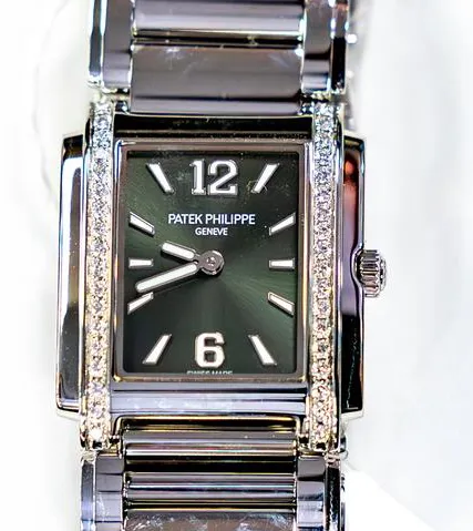 Patek Philippe Twenty~4 4910/1200A-011 25.1mm Stainless steel Green