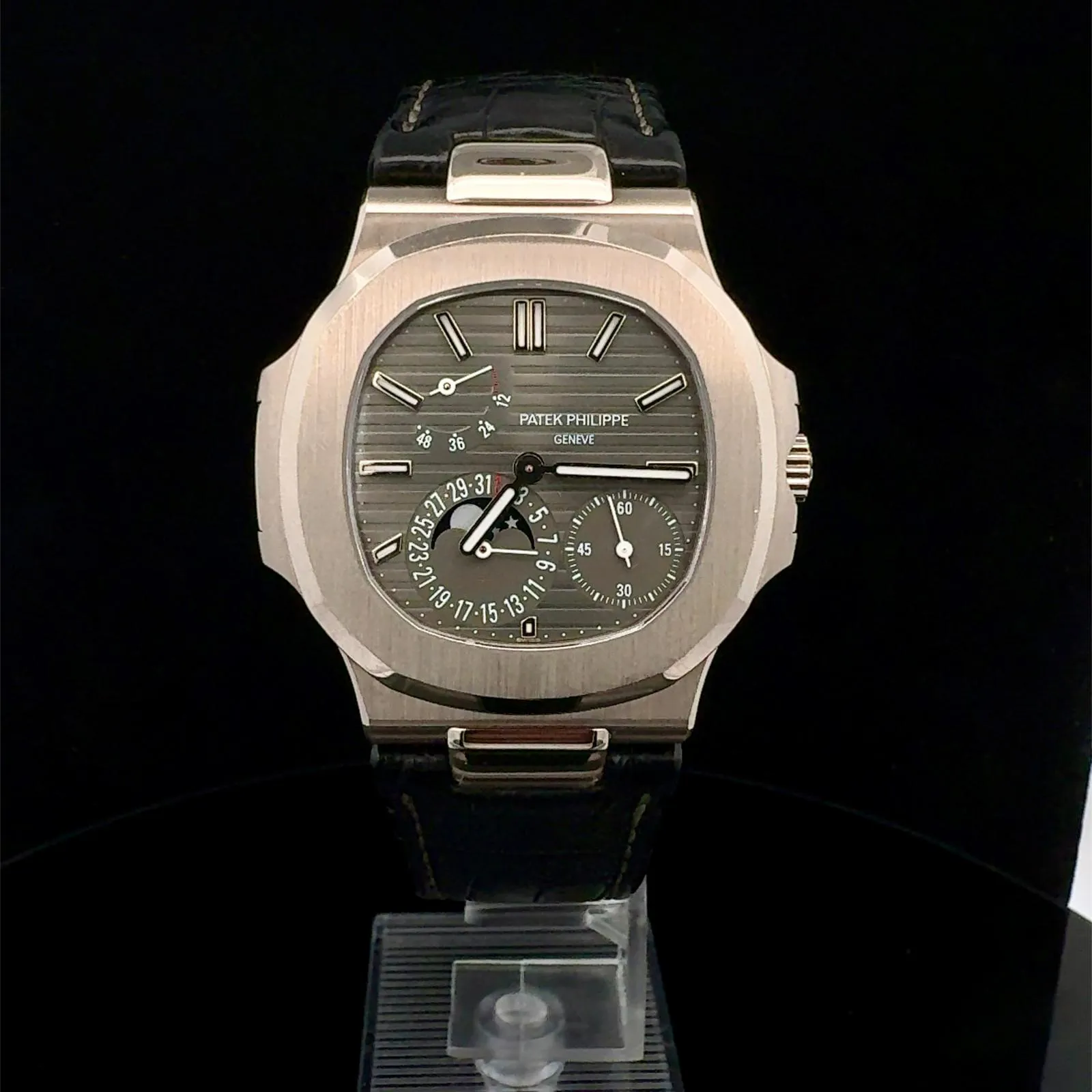 Patek Philippe Nautilus 5712G-001 40mm White gold Gray