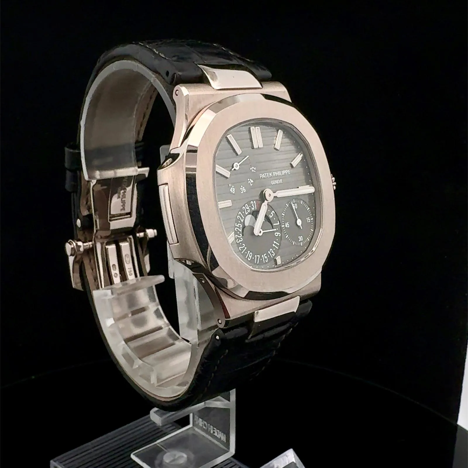 Patek Philippe Nautilus 5712G-001 40mm White gold Gray 3