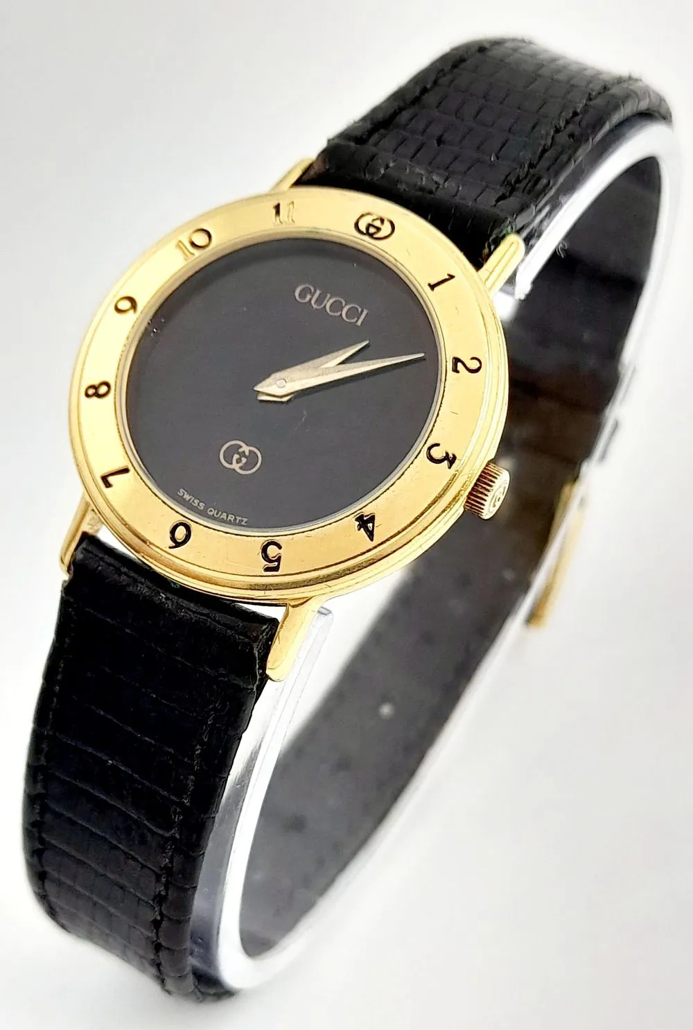 Gucci 26mm Gilt-metal Black