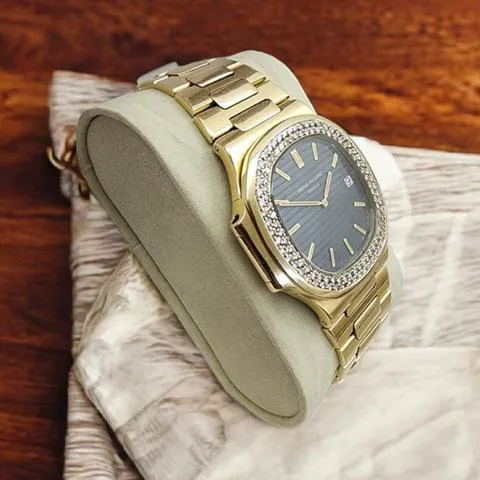 Patek Philippe Nautilus 3700/13 Yellow gold 2