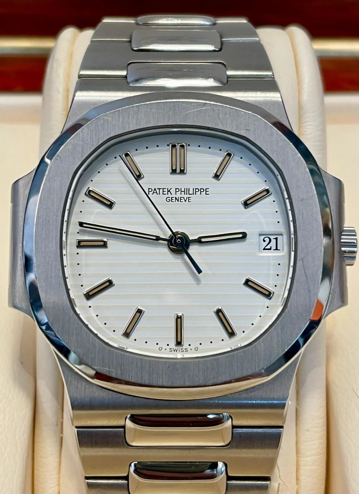 Patek Philippe Nautilus 3800/1A-011 40mm Stainless steel White 2