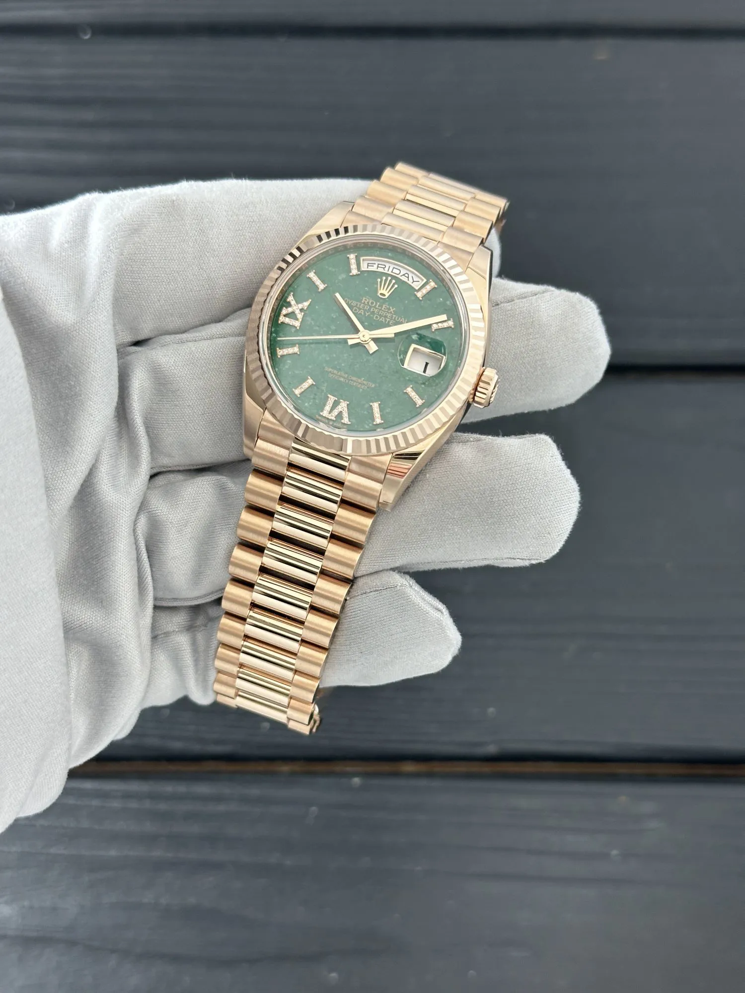 Rolex Day-Date 128235-0068 36mm Everose gold Green 2