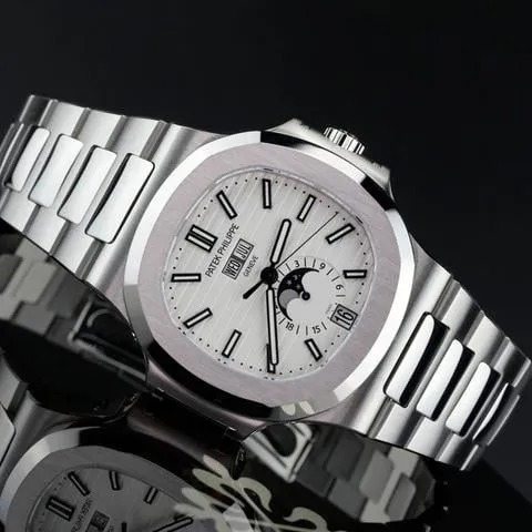 Patek Philippe Nautilus 5726/1A-010 40.5mm Stainless steel White