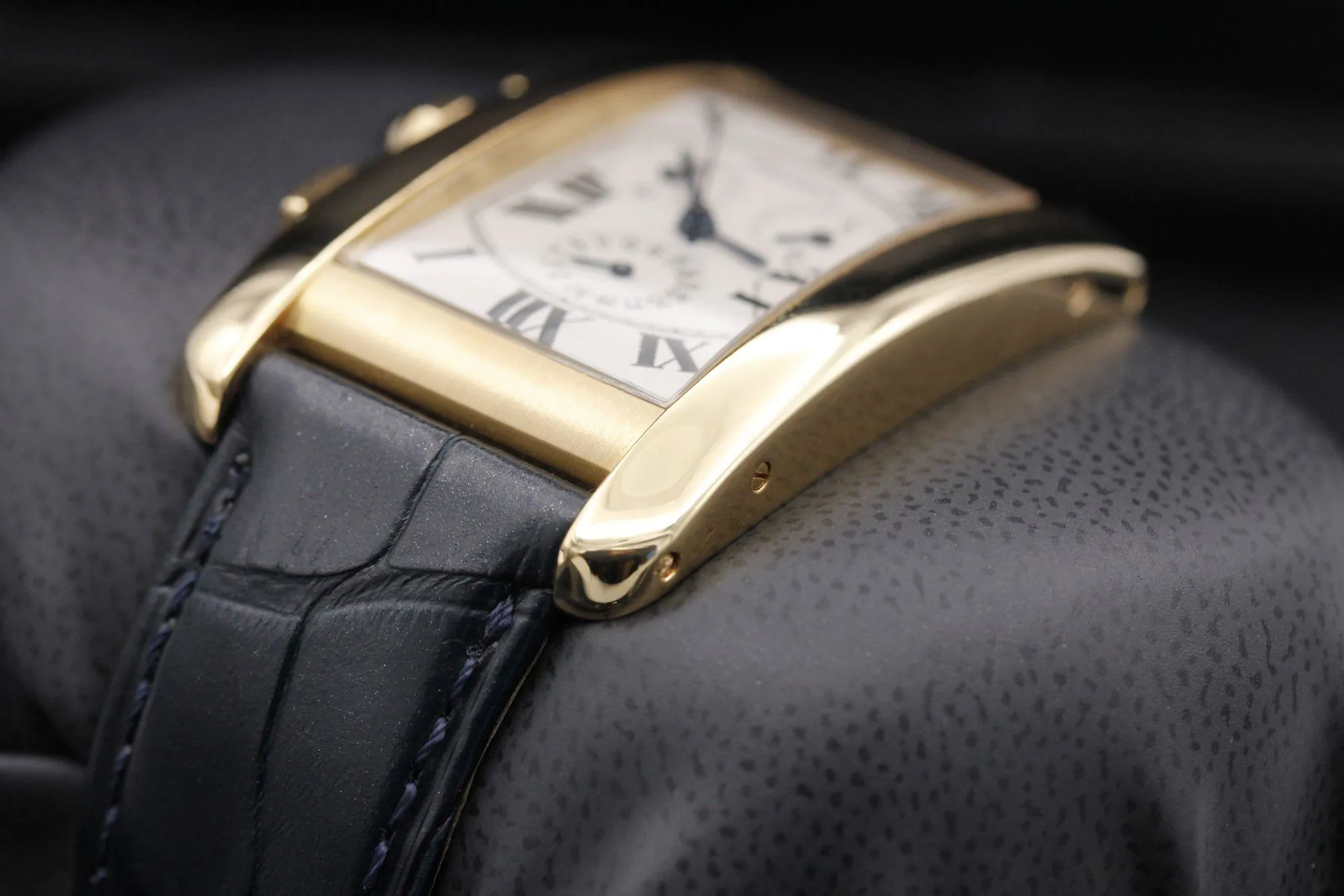 Cartier Tank Américaine 1730 45mm Yellow gold White 4