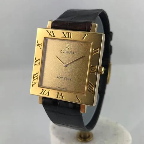 Corum Romvlvs 50.501.56 30mm Yellow gold Gold