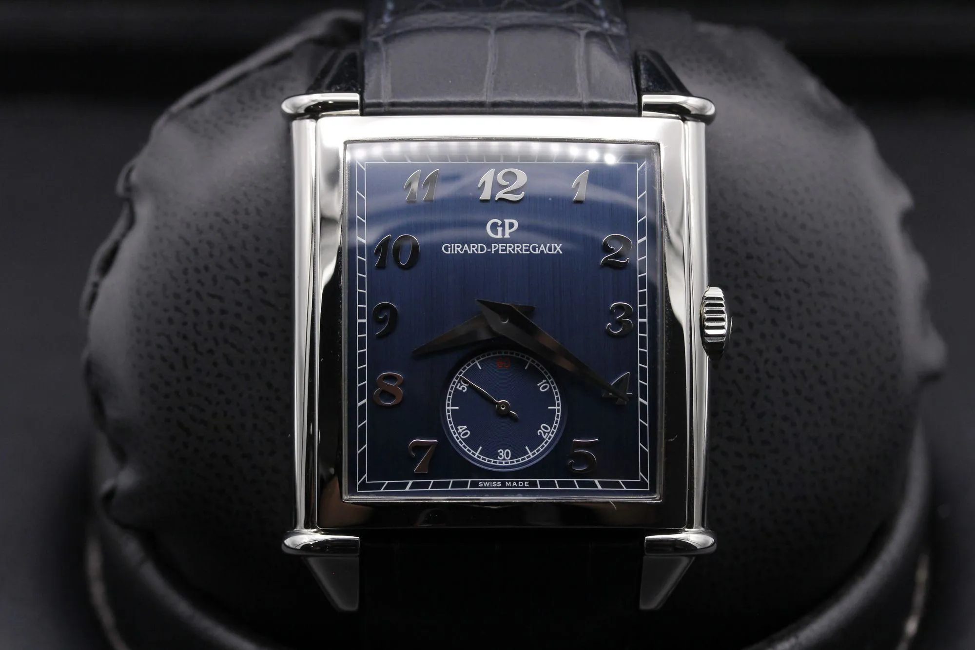 Girard-Perregaux Vintage 1945 25880-11-421-BB4A 49mm Stainless steel Blue