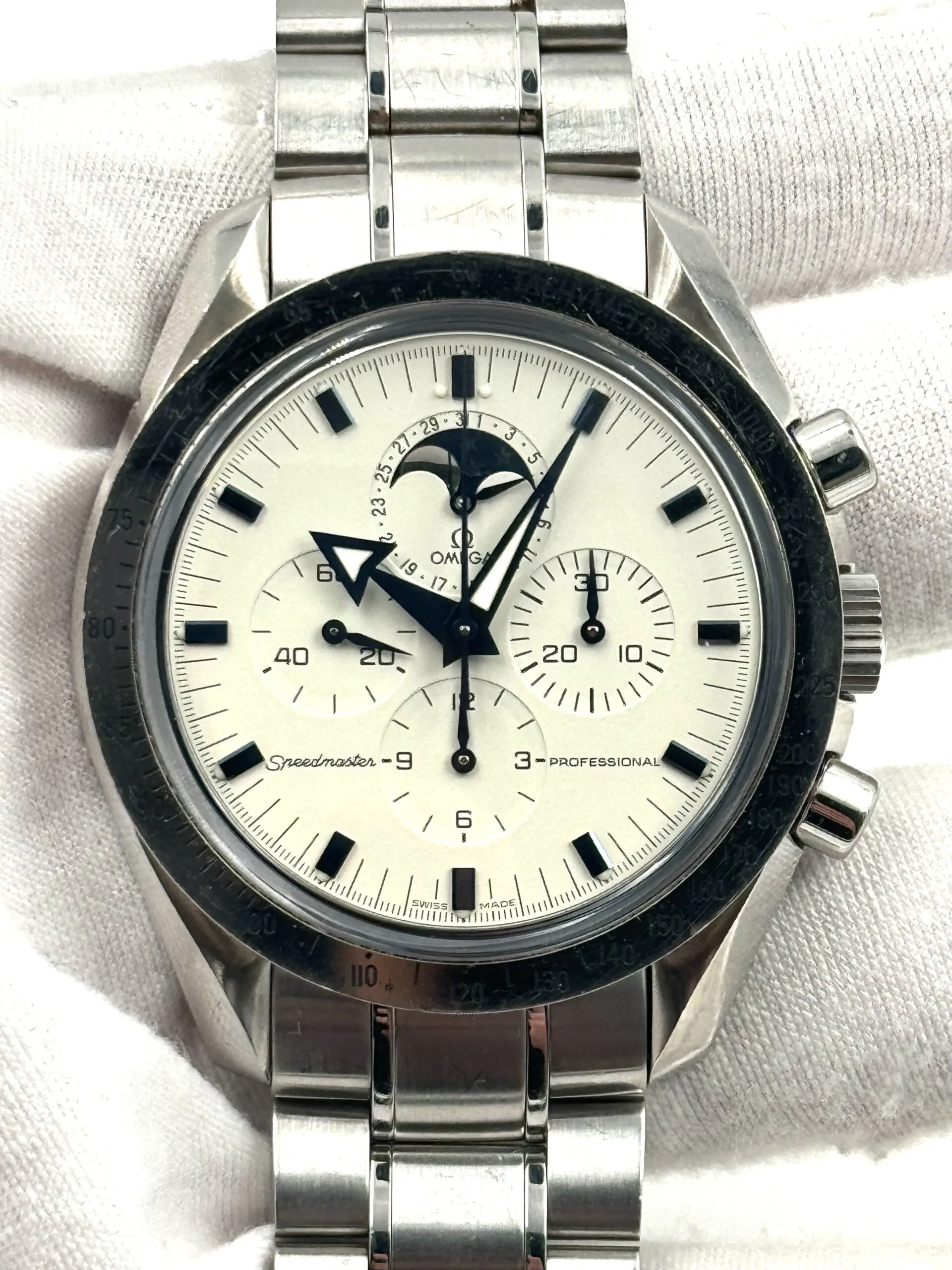 Omega Speedmaster Moonwatch 3575.20.00 42mm Stainless steel Ivory