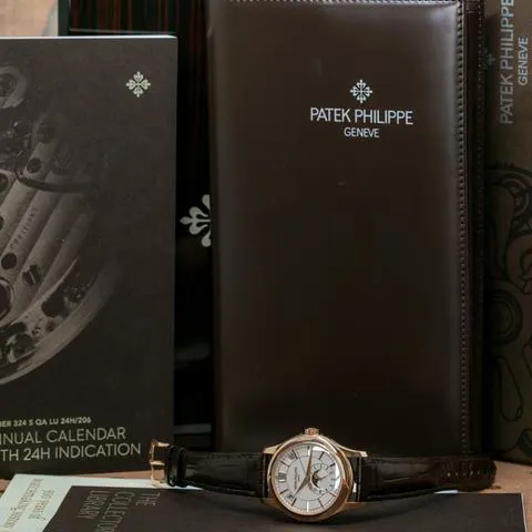 Patek Philippe Annual Calendar 5205R-001 40mm Rose gold White 4