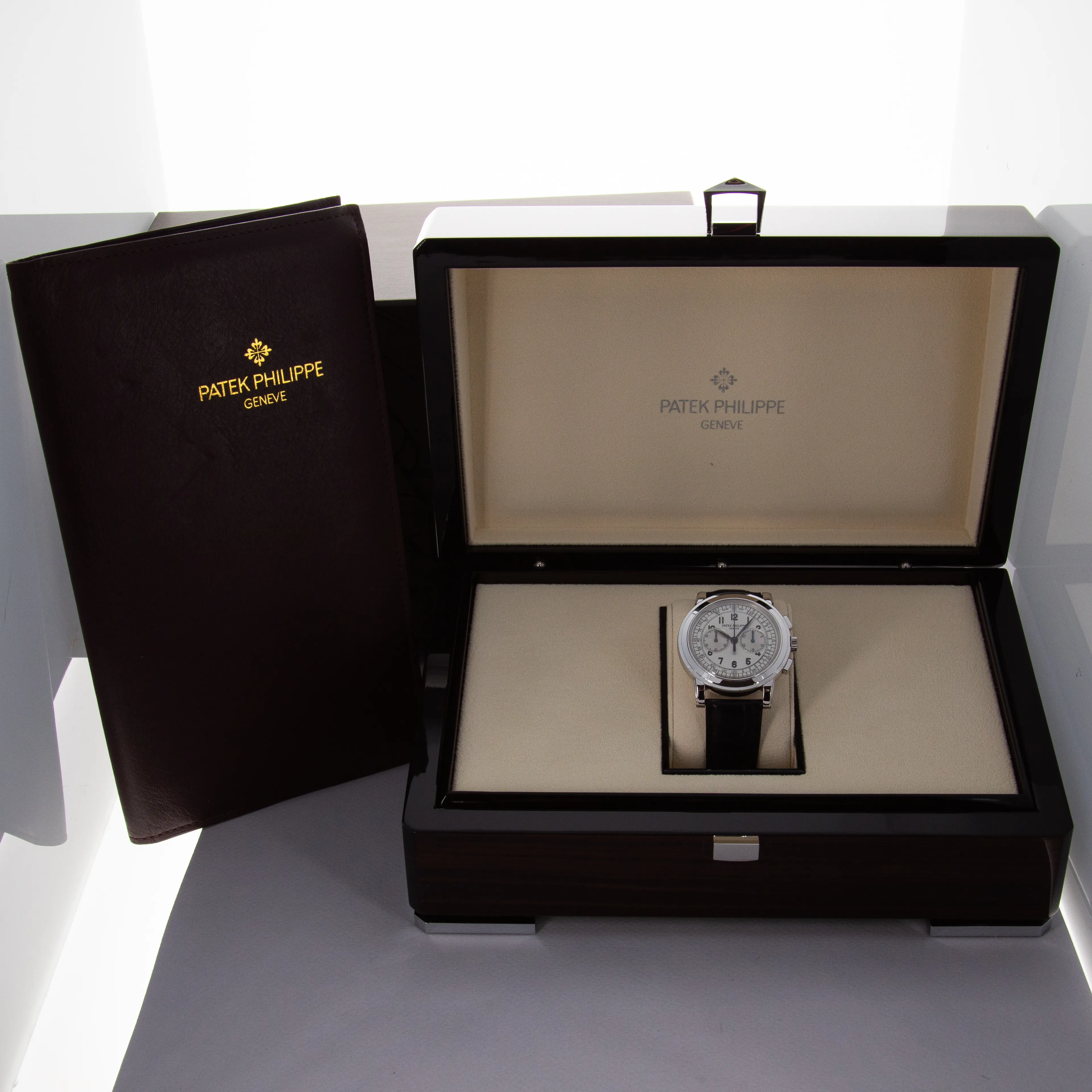 Patek Philippe Chronograph 5070G-001 42mm White gold Silver 16