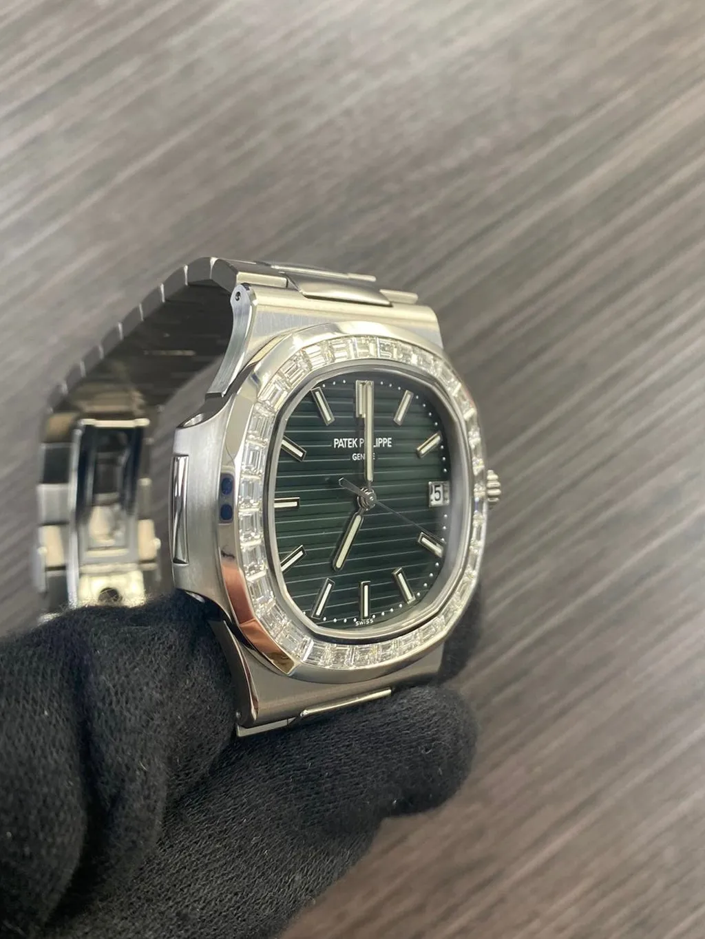 Patek Philippe Nautilus 5711/1300A Green 1