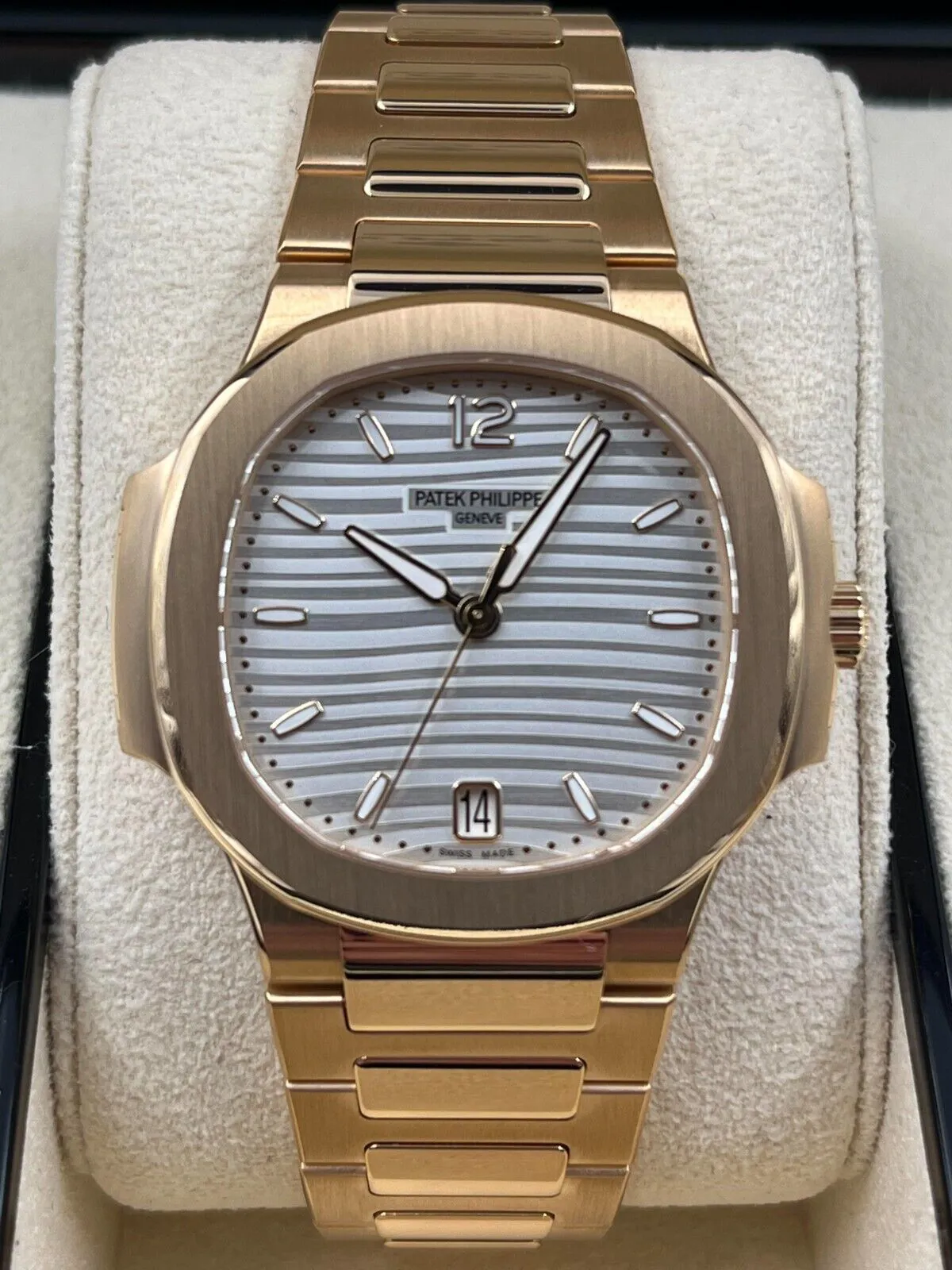 Patek Philippe Nautilus 7118/1R 35mm Rose gold Silver